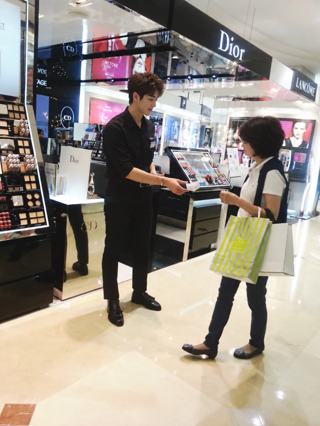 디올 LVMH 현장