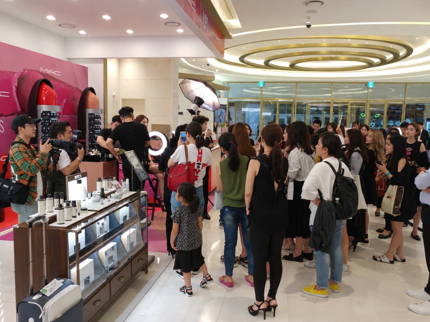 브랜드·팝업 — 브랜드 경험을 전달하는 팝업·프로모션 인력을 운영합니다.